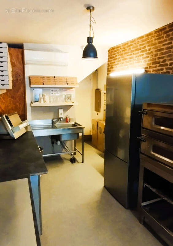 Commerce à VAISON-LA-ROMAINE