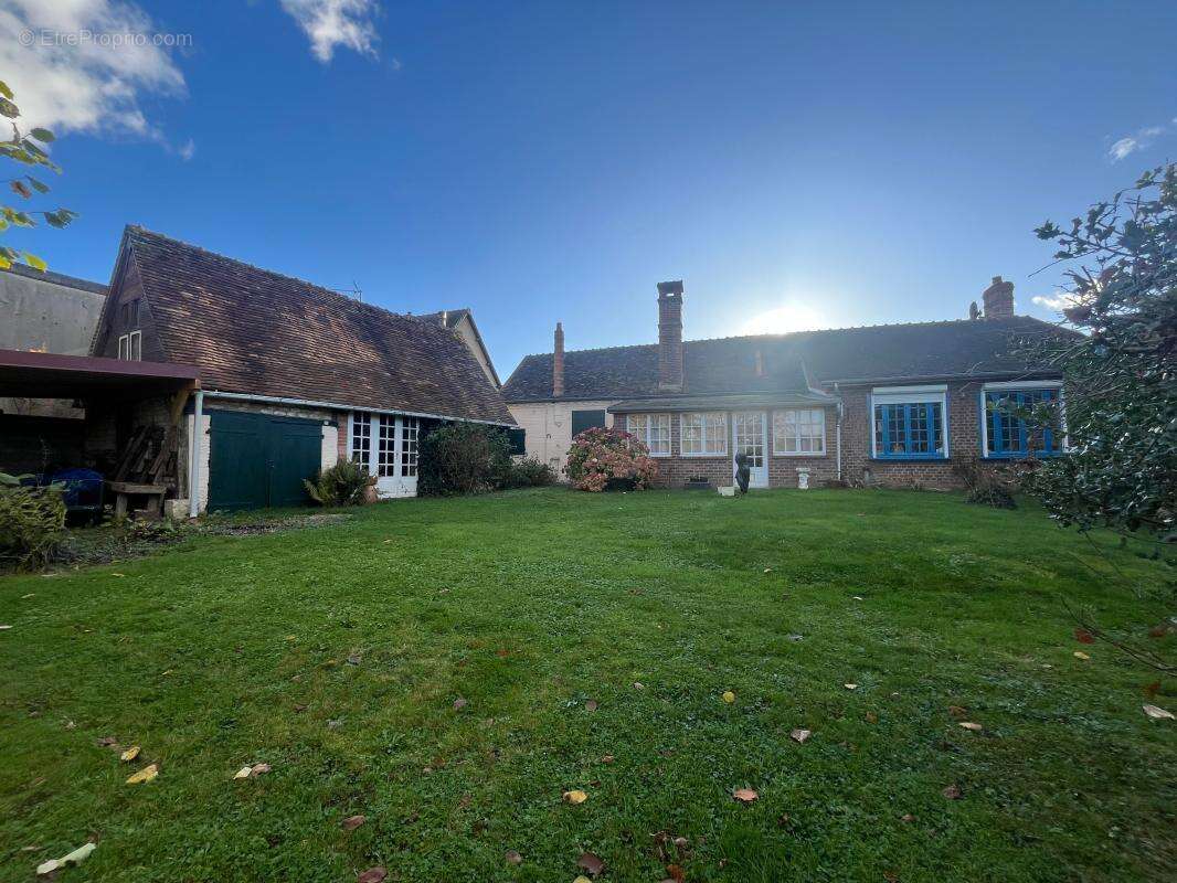 Maison à LE MONT-SAINT-ADRIEN