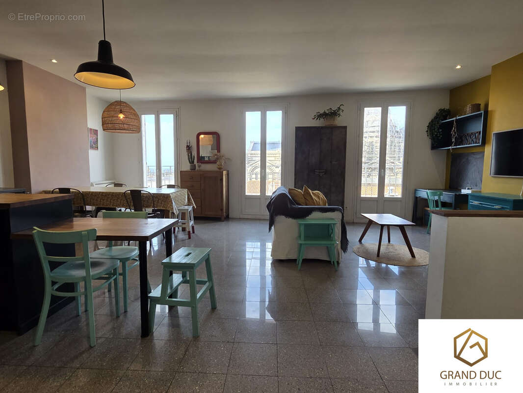 Appartement à MARSEILLE-2E