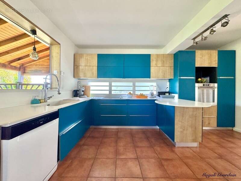 A vendre - propriété avec fort potentiel locatif – saint-françois - photo 5