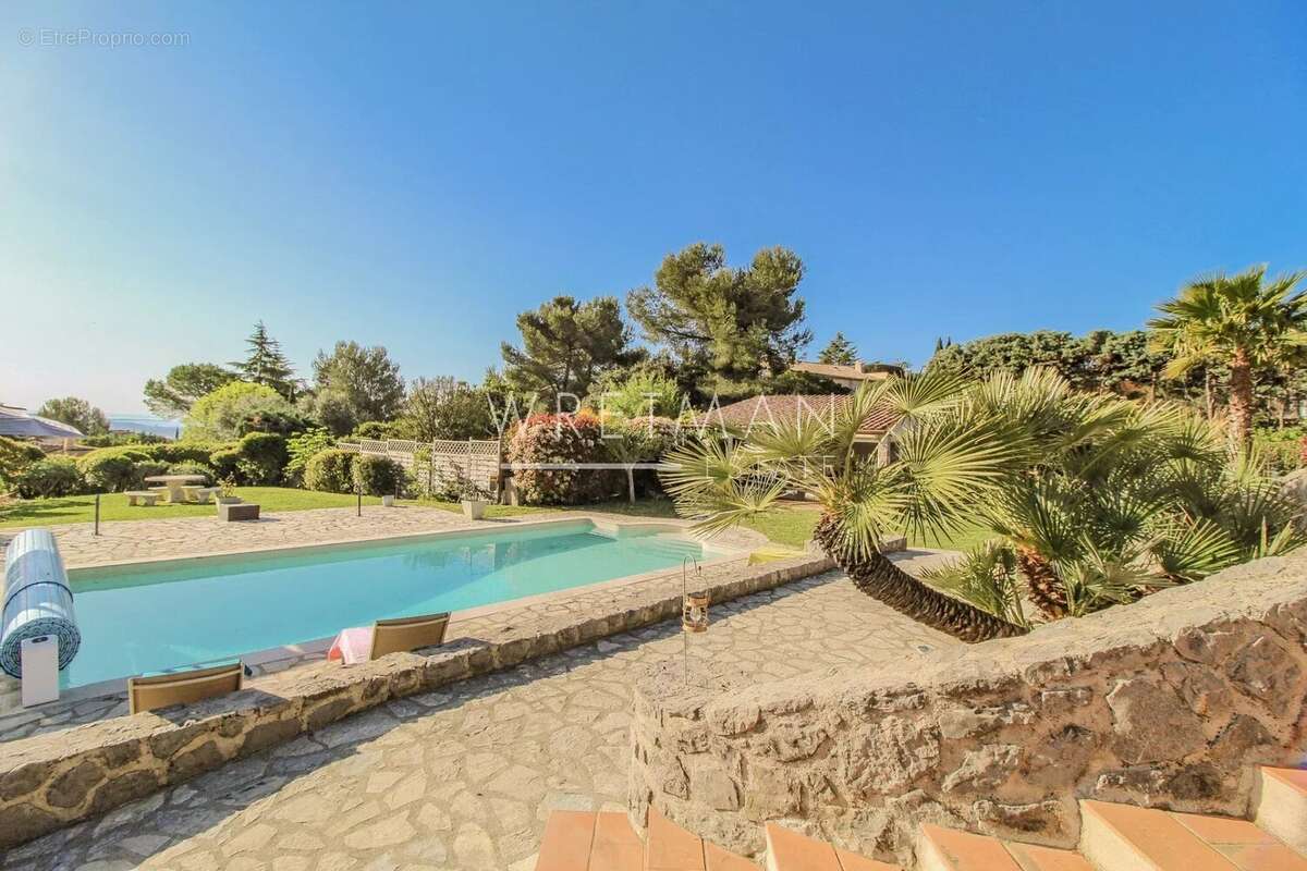 Magnifique villa familiale de 6 chambres, belle piscine et pool house, vues panoramiques à couper le souffle - Peyminade - photo 28