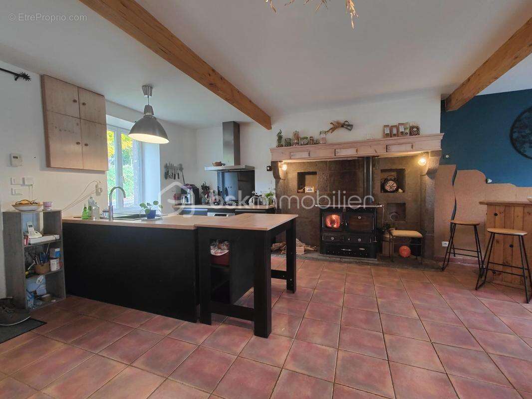 Maison à SAINT-PIERRE-ROCHE