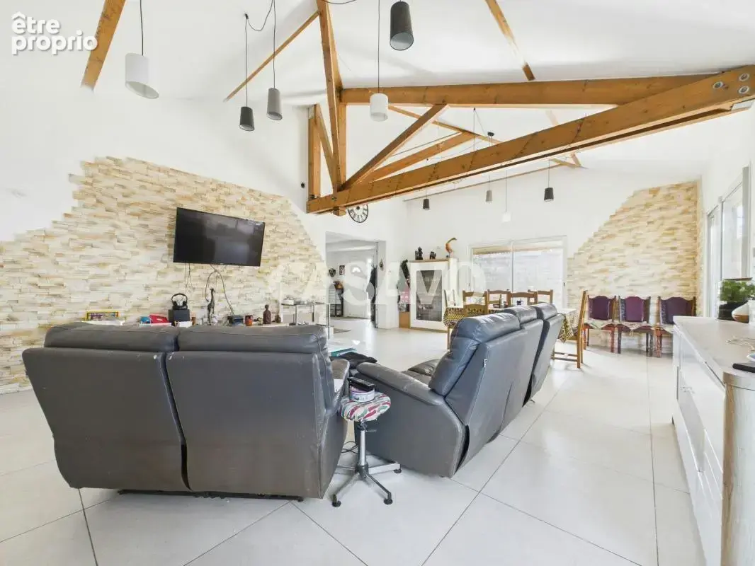 Vente Maison 10 pièces de 305m² - 38230 Tignieu-Jameyzieu - photo 5