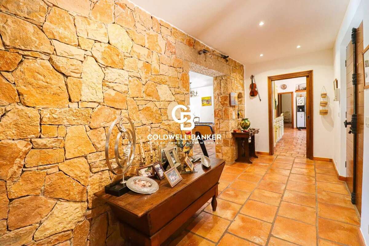 Maison à ROQUEBRUNE-SUR-ARGENS