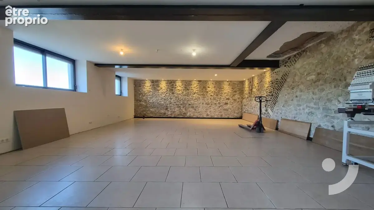 Maison avec dépôts pour activités artisanales - photo 4