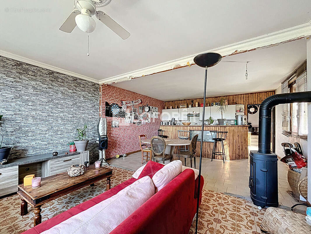 Maison à NEUFCHATEAU