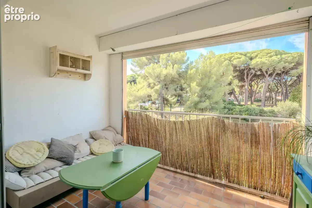 Port de hyeres, studio cabine avec terrasse sud et parking ... - photo 1
