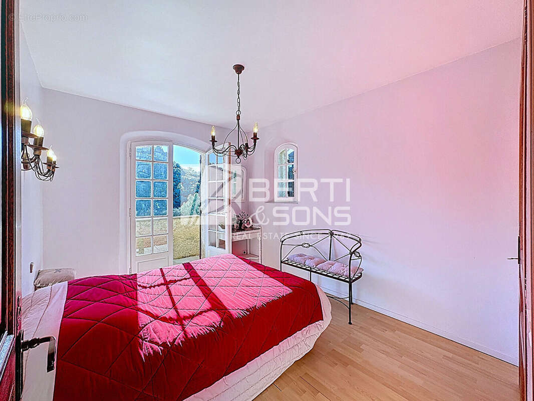 Maison à MANDELIEU-LA-NAPOULE