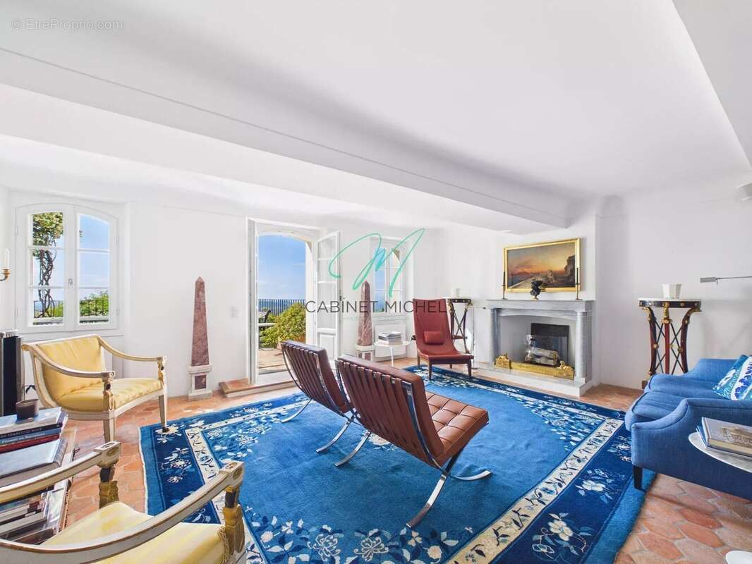 Appartement à CHATEAUNEUF-GRASSE