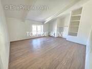 Appartement à MONTAREN-ET-SAINT-MEDIERS