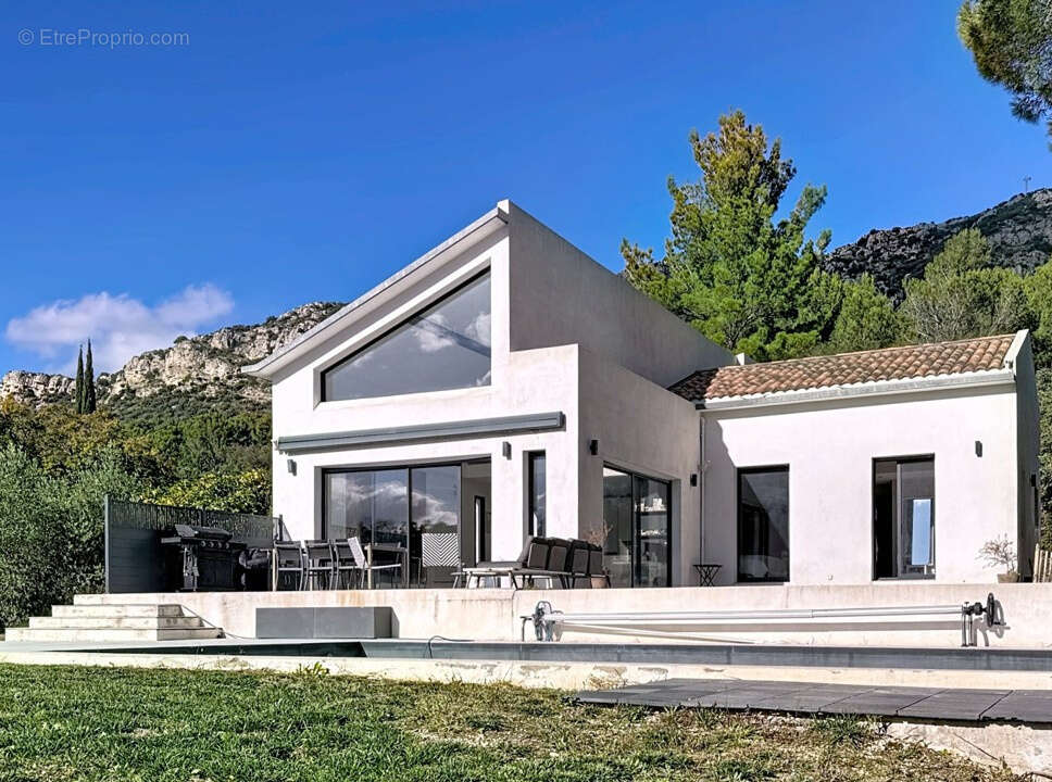 Maison à VAUVENARGUES