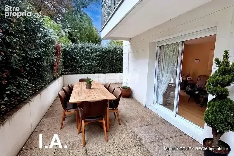 ORLEANS (45) - Exclusivité -T2 Rez-de jardin 48 m2 - Terrasse en L 41 m2- Cave - Place de parking en sous-sol - photo 4