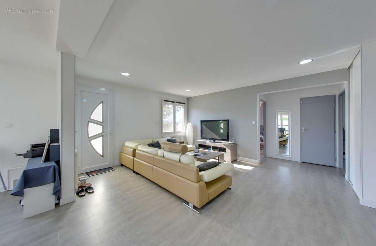 Maison 227 m² à Fontanil-Cornillon  - photo 3
