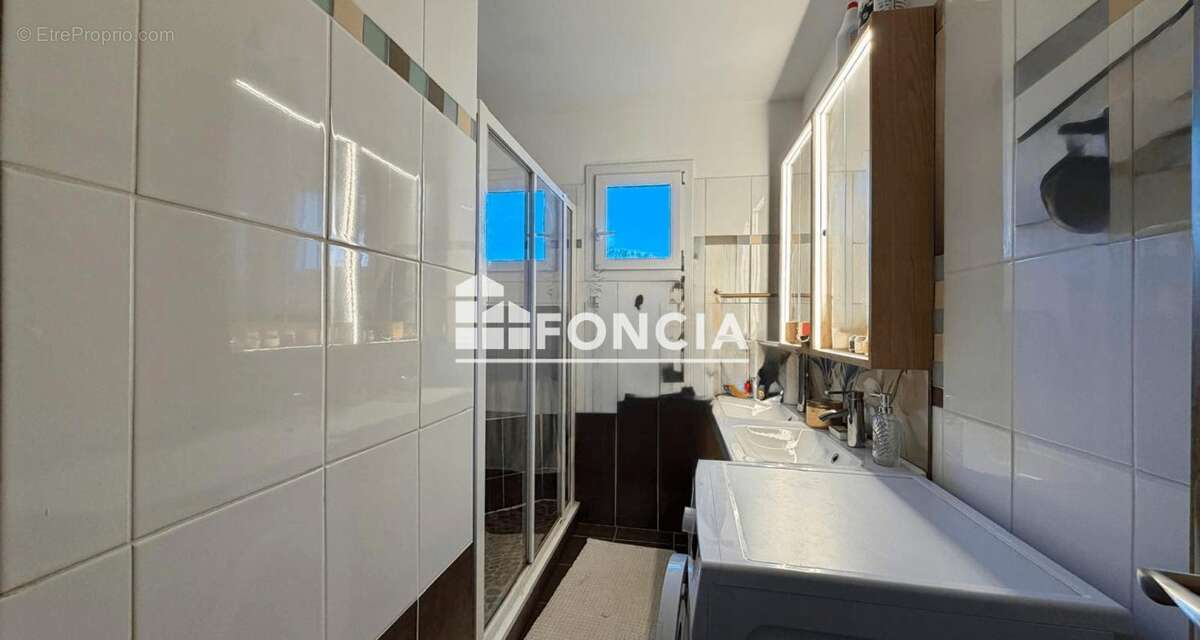 Appartement à SAINT-CYR-SUR-MER