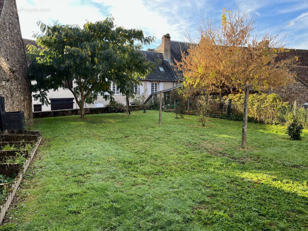 Maison à COUSSAC-BONNEVAL