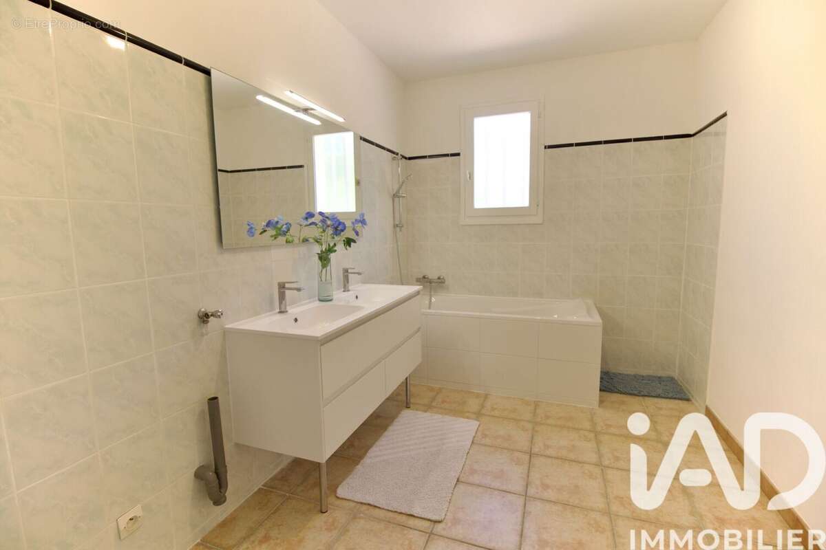 Maison 123 m² à Lambesc  - photo 7