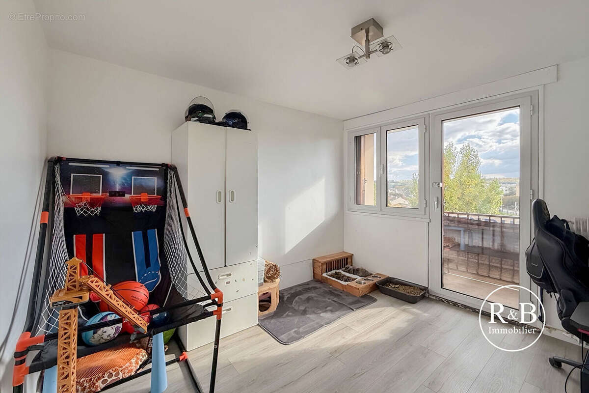 Appartement à LES CLAYES-SOUS-BOIS