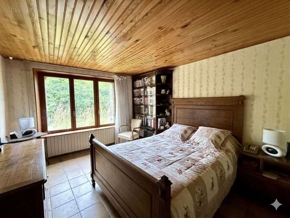 Maison ancienne avec grange et grand terrain - - photo 7