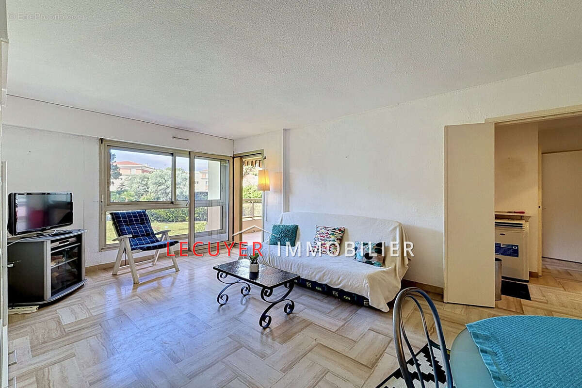Appartement à VALLAURIS