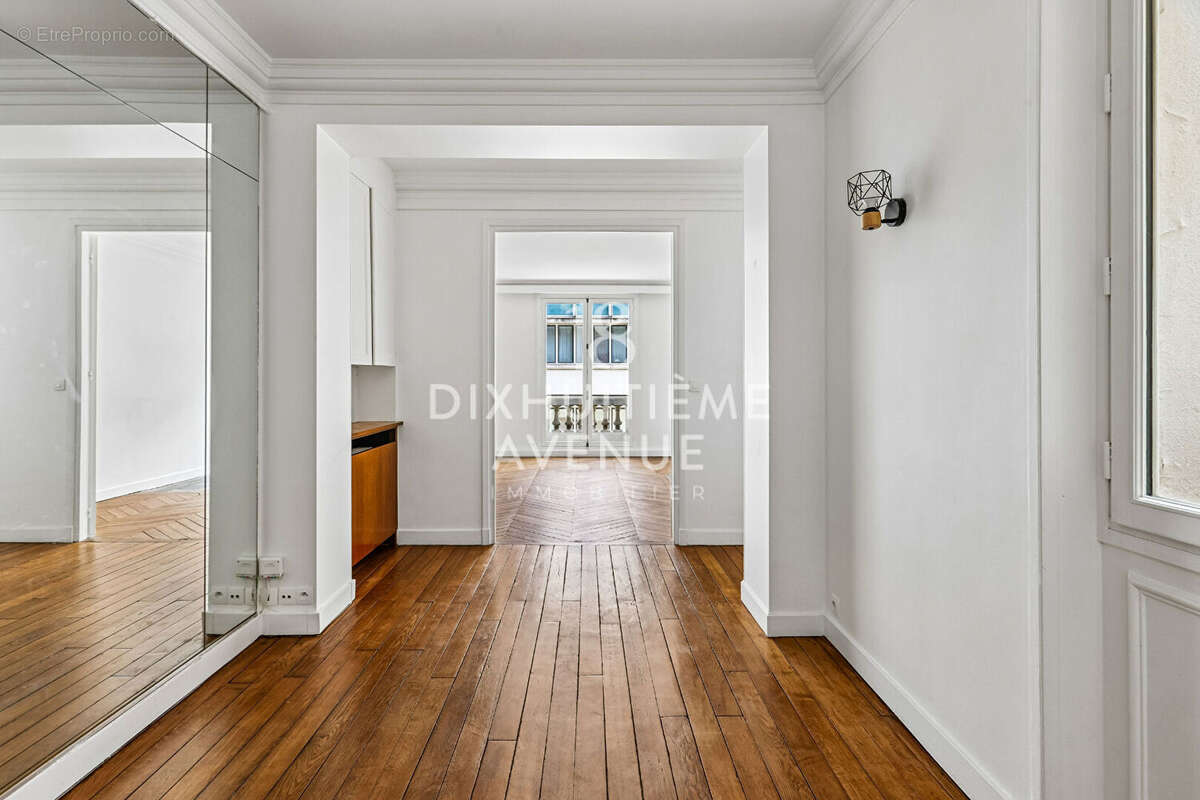 Appartement à PARIS-18E