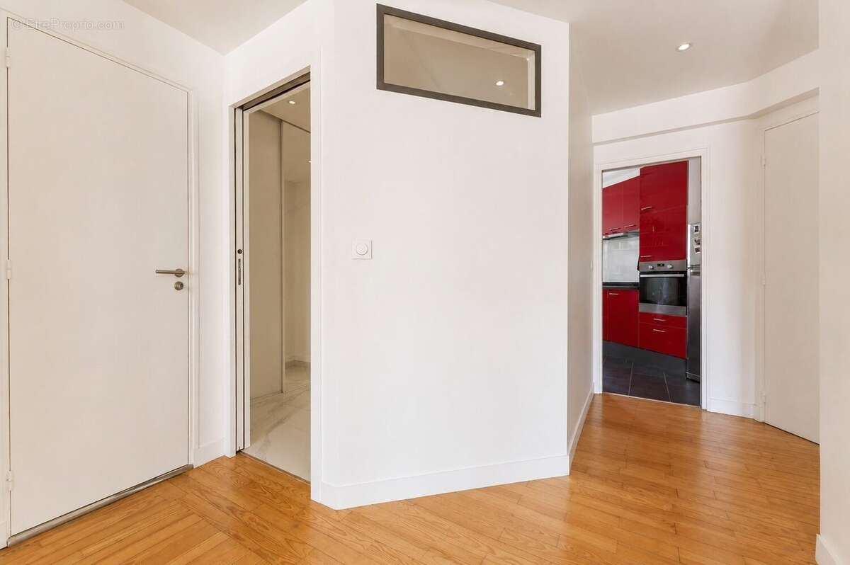 vue entrée - Appartement à PARIS-11E