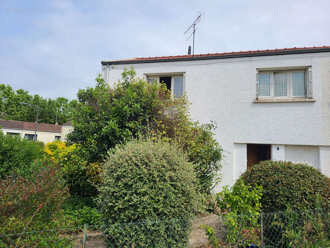 Maison à FONTENAY-LE-FLEURY