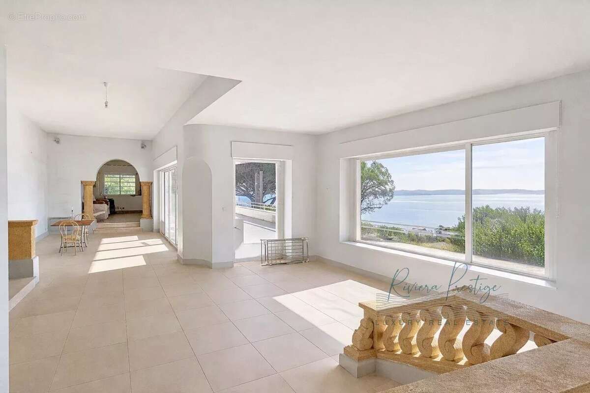 Villa avec vue mer panoramique sur la baie de Saint-Tropez - photo 10