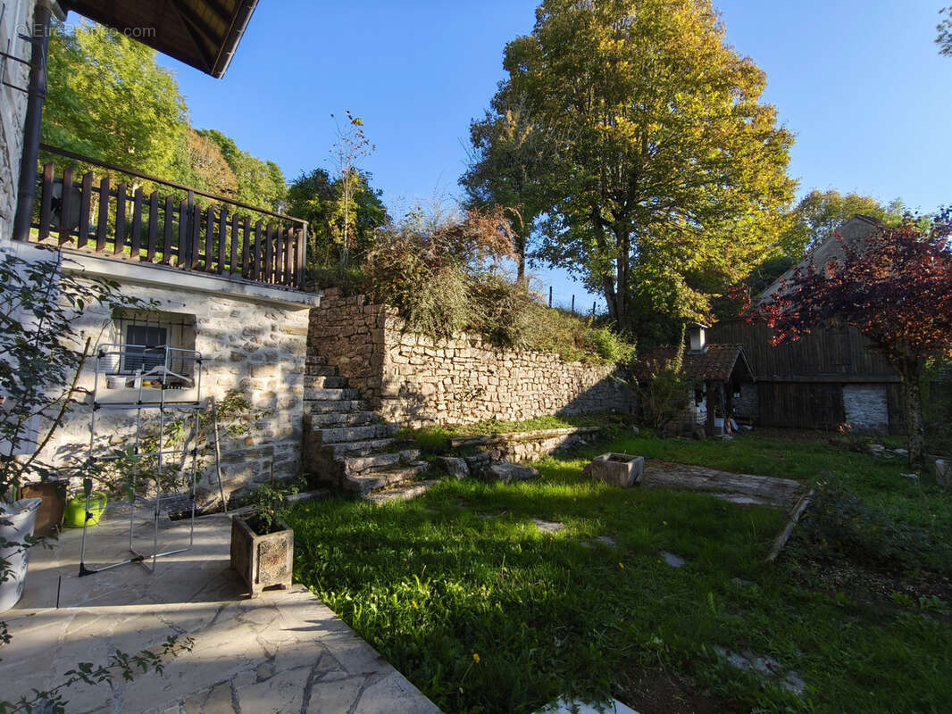 Maison à THEZILLIEU