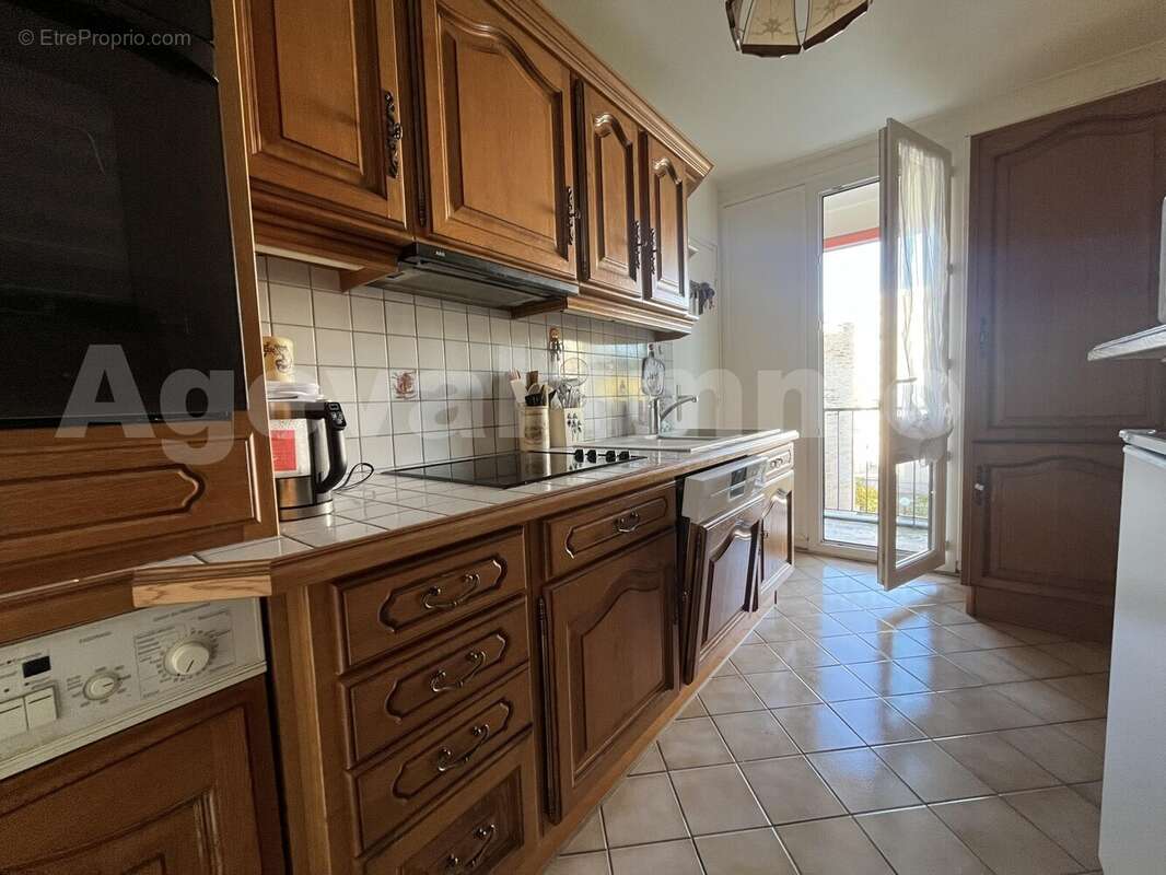 Cuisine aménagée - Appartement à YERRES