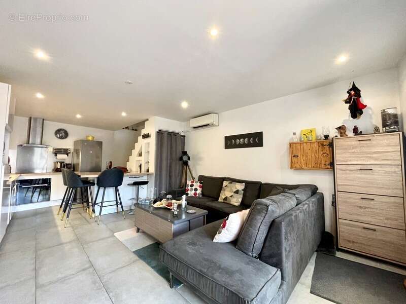 Maison à SAINT-LAURENT-D'AIGOUZE