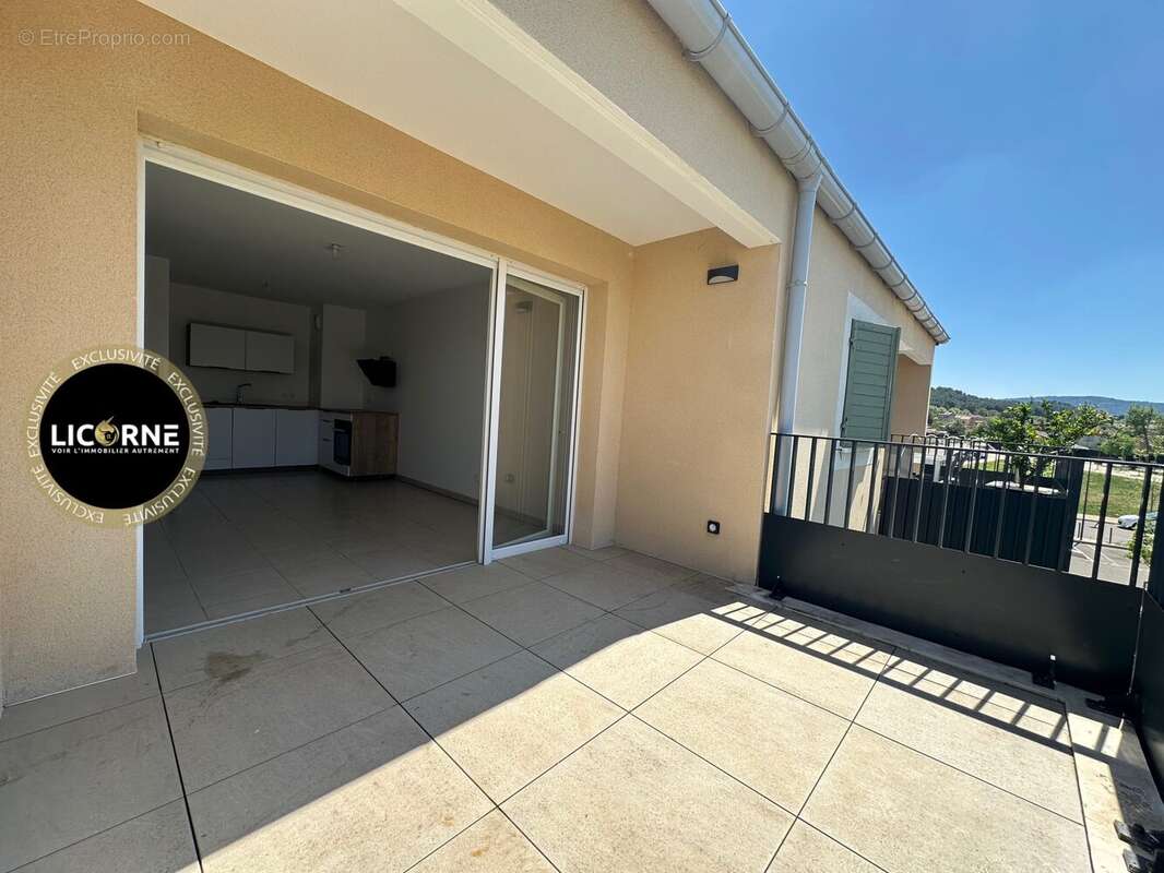 Appartement à LE PUY-SAINTE-REPARADE