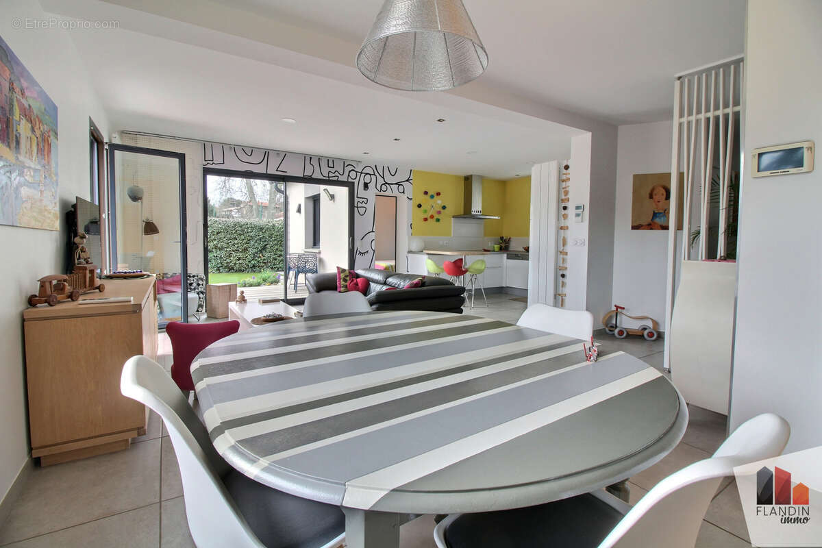 Maison à CHARLY