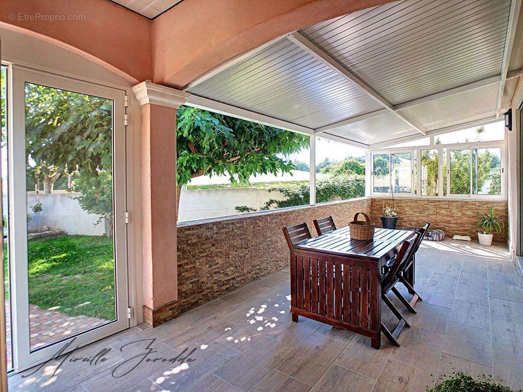 Maison à JONQUIERES-SAINT-VINCENT