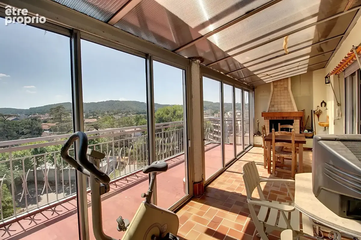 A VENDRE  ! Appartement 3 pièces à Draguignan - Dernier étage avec vue et terrasses - photo 7