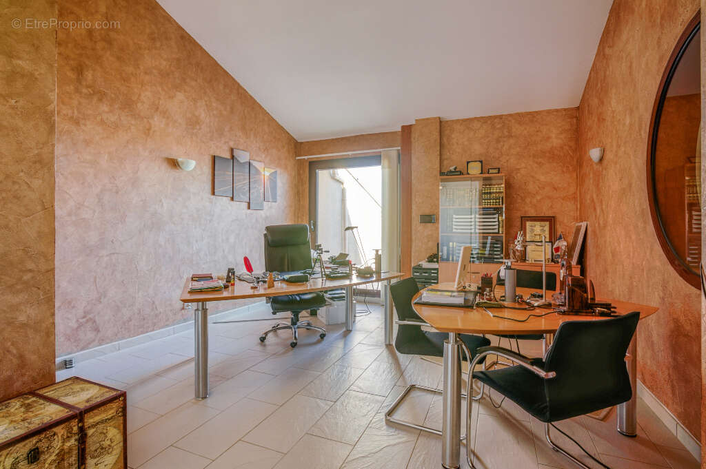 Maison VIRY-CHATILLON - GRAND PARIS - 12 pièce(s) 5 chambres 350m² - photo 10