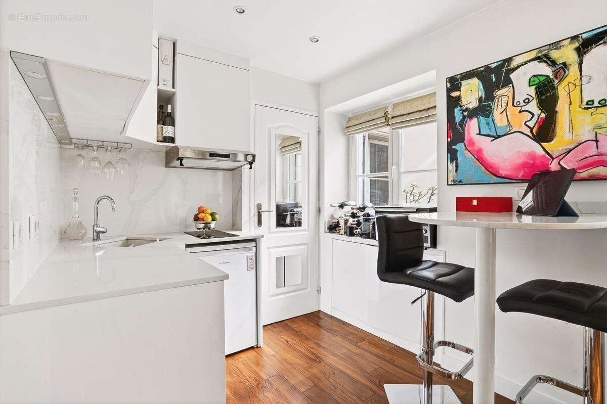 Appartement à PARIS-1E