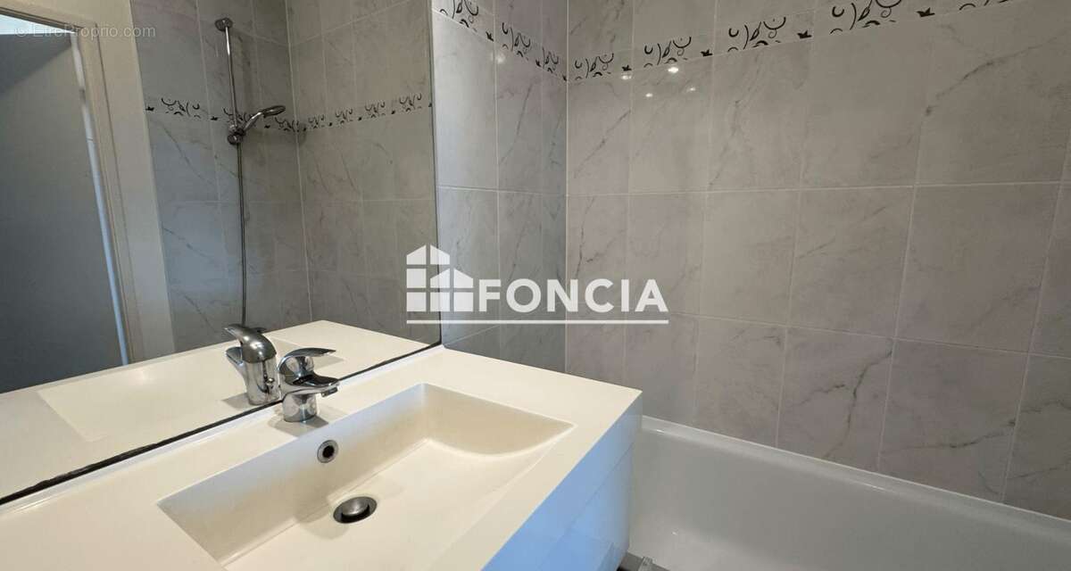 Appartement T3 68m2 en dernier étage avec extérieur et parking BASSIN à FLOT - photo 7