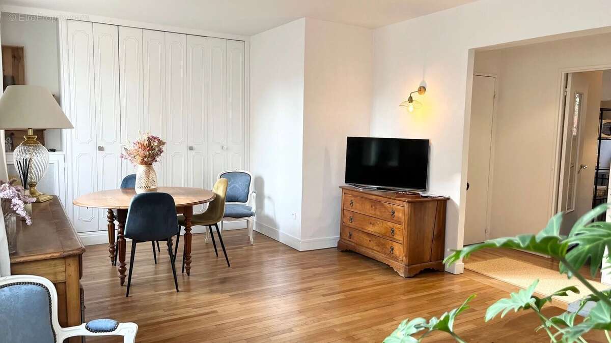 Appartement à LA GARENNE-COLOMBES
