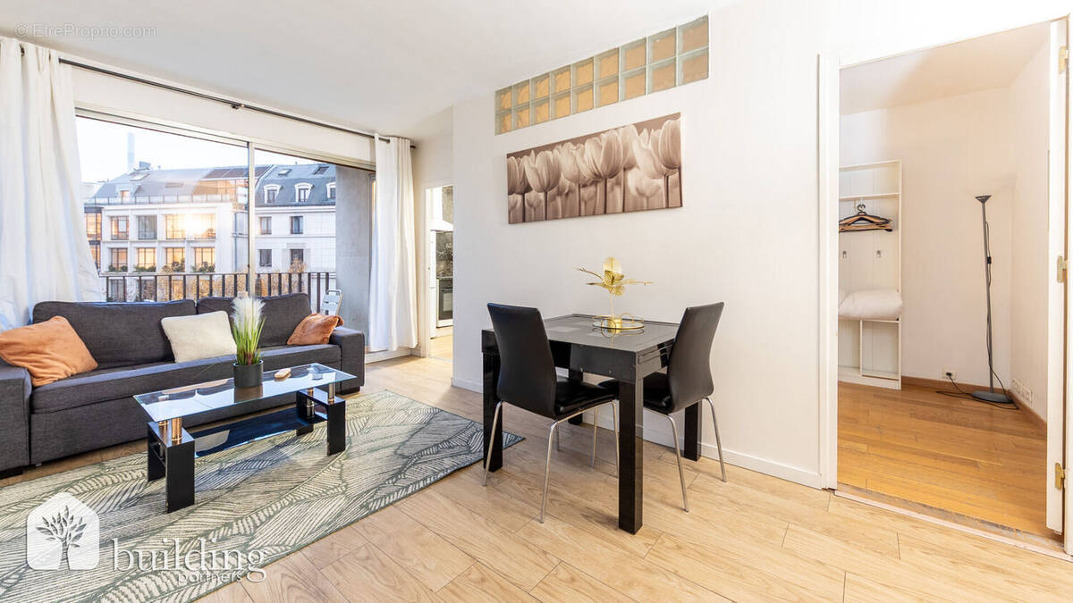 Appartement à PARIS-8E