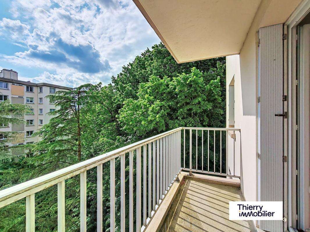 T2 Lumineux avec Balcon - Verdure à Schuman/Barberie - photo 4