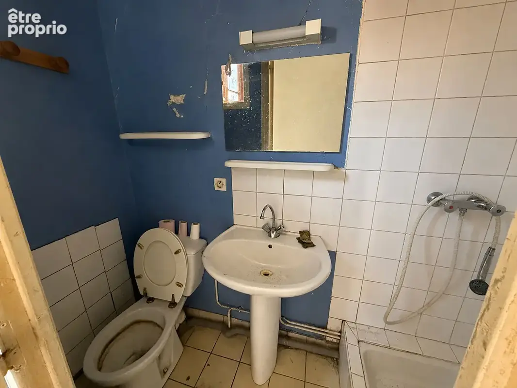 CARCASSONNE CENTRE - Maison de ville 61 m² à rénover, deux chambres proche boulevard Marcou - photo 9