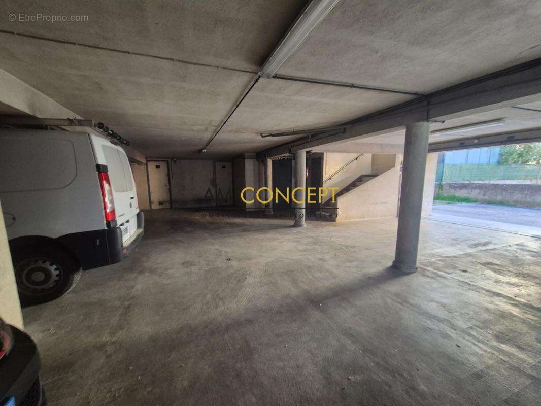 Commerce à CONTES