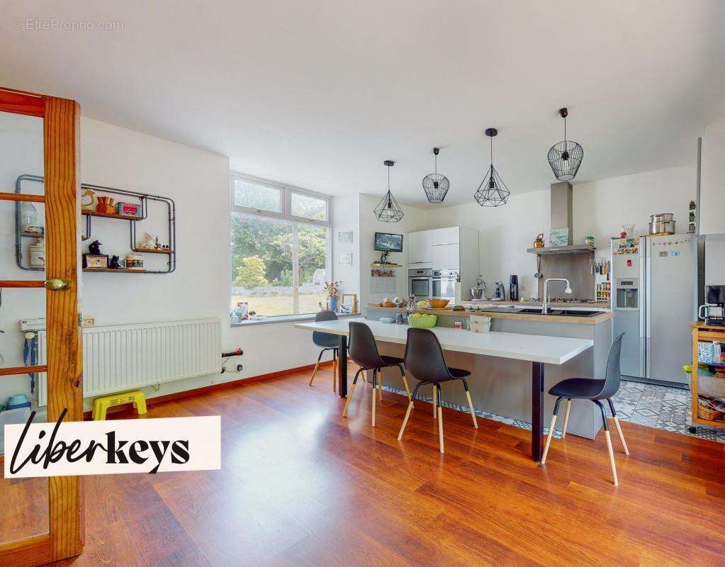 Maison à LA ROCHE-DERRIEN