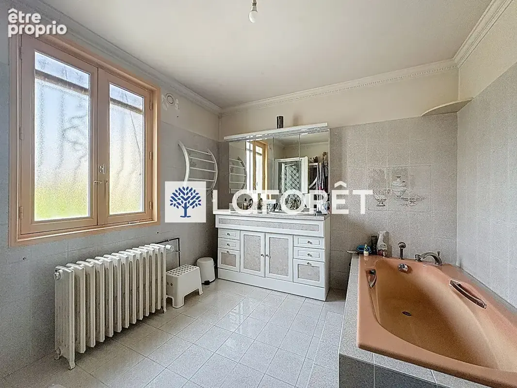 Maison coeur village de Tramoyes de 232,49m² et son terrain avec piscine de 942m² - photo 15