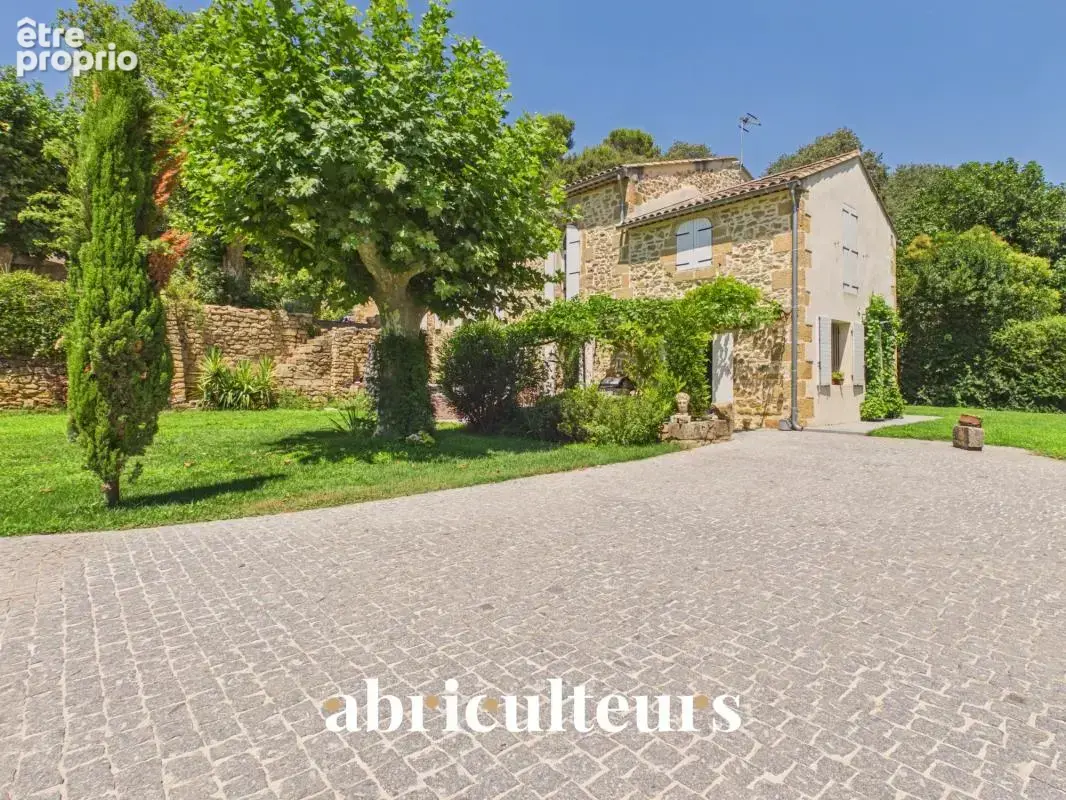 Mas provençal rénové de 249 m² avec dépendance en vente à Grans (13450) - photo 25