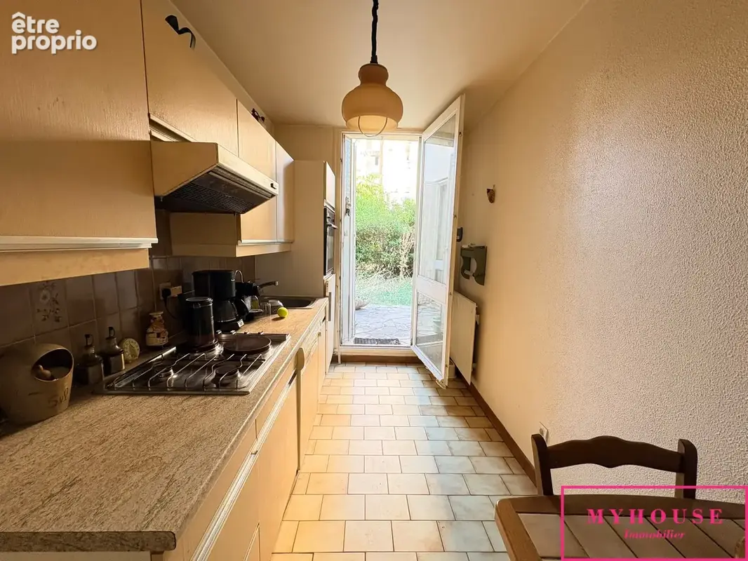 Quartier metro appartement 4 pieces 81m2 + jardin 110m2 - photo 3