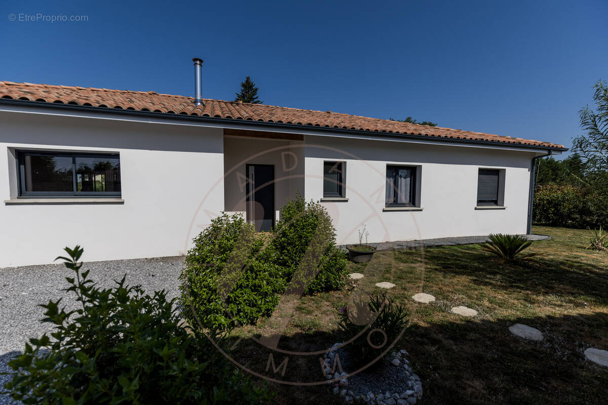 Maison à SAINT-PIERRE-DU-MONT