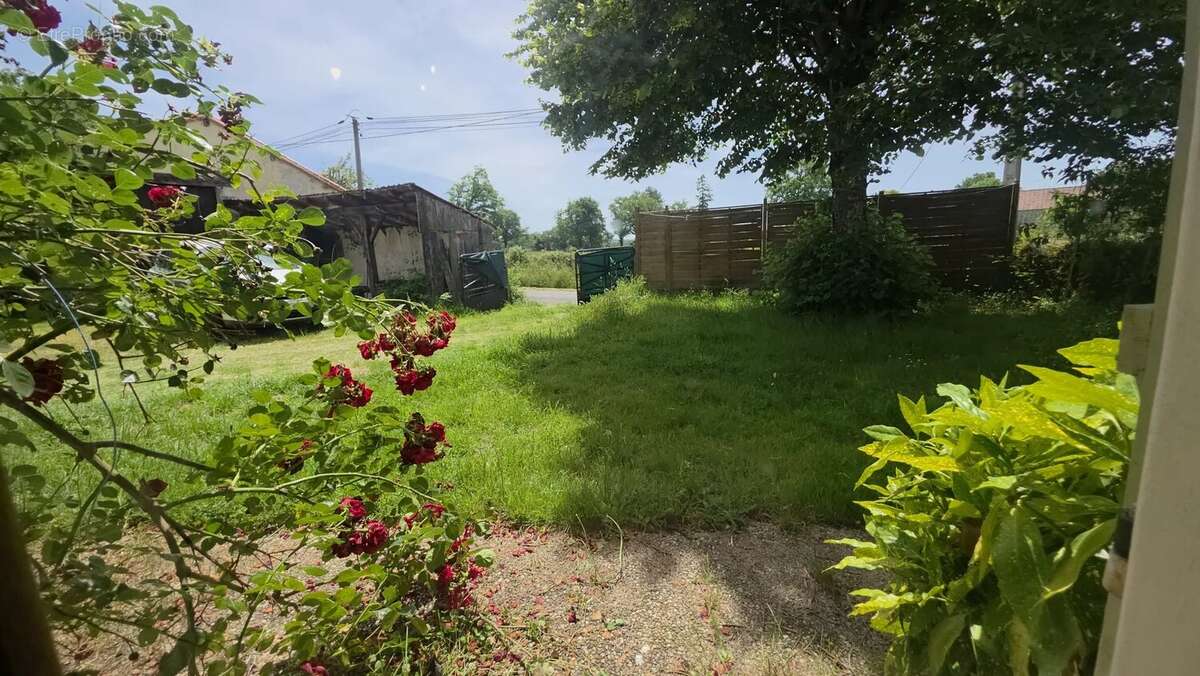 À vendre : maison de campagne 3 chambres et terrain - THIAT (87) - photo 2