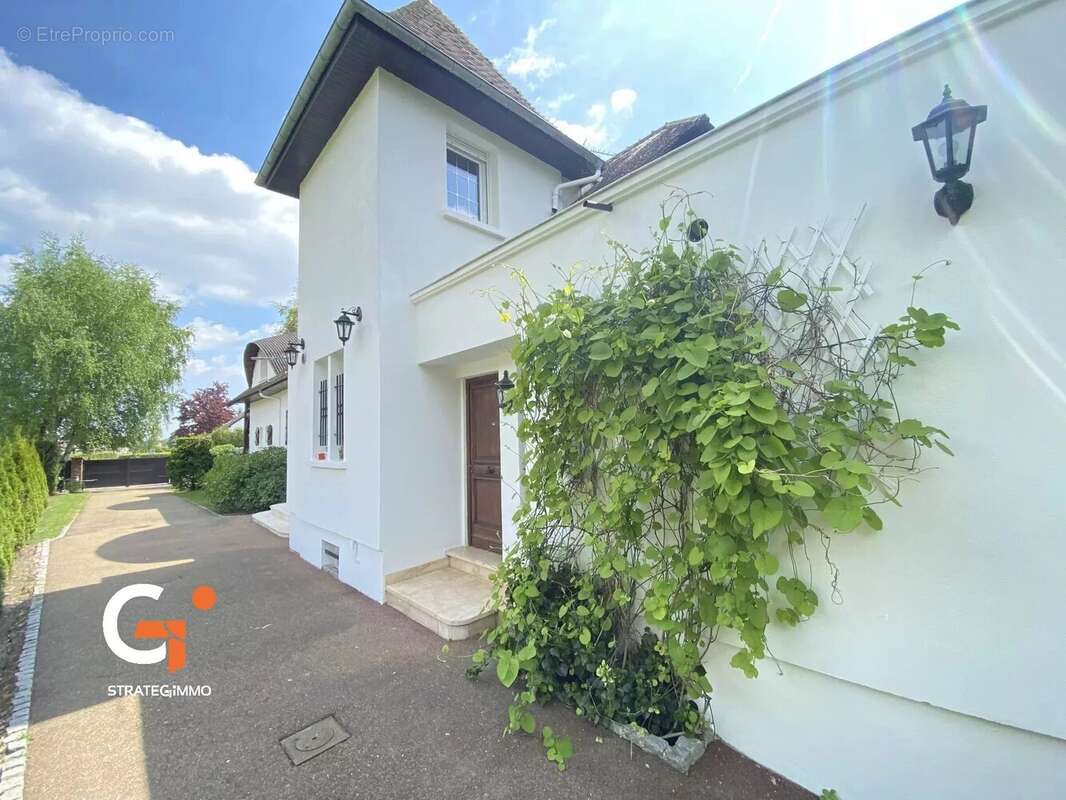 Maison à SAINT-ETIENNE-DU-ROUVRAY