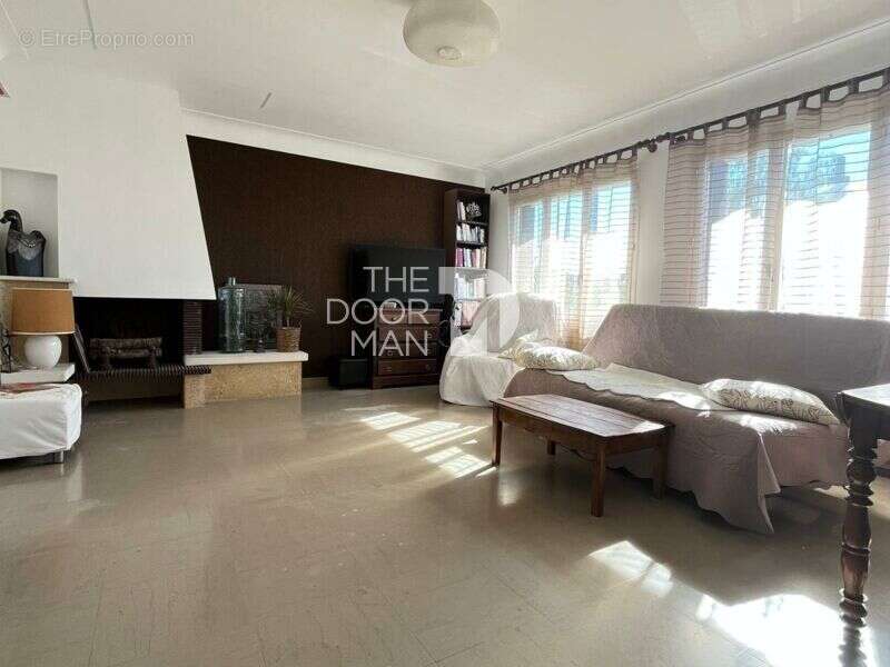 Maison à VERRIERES-LE-BUISSON